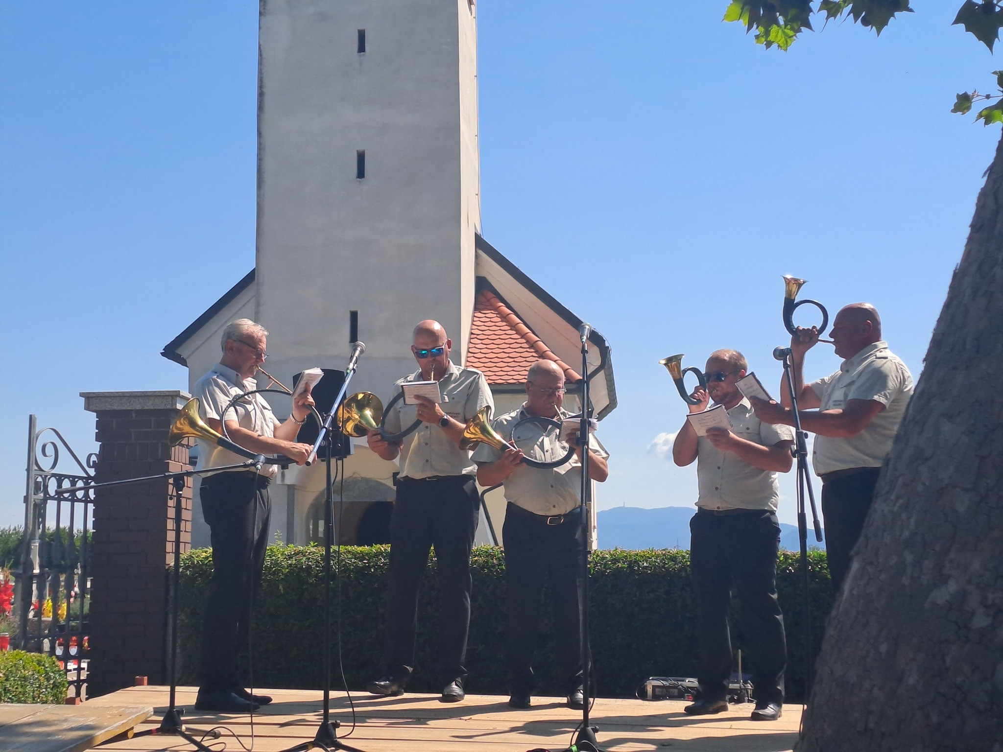 »Čudovito je jutro in nenavadno sveža je ta kranjska dežela.«
