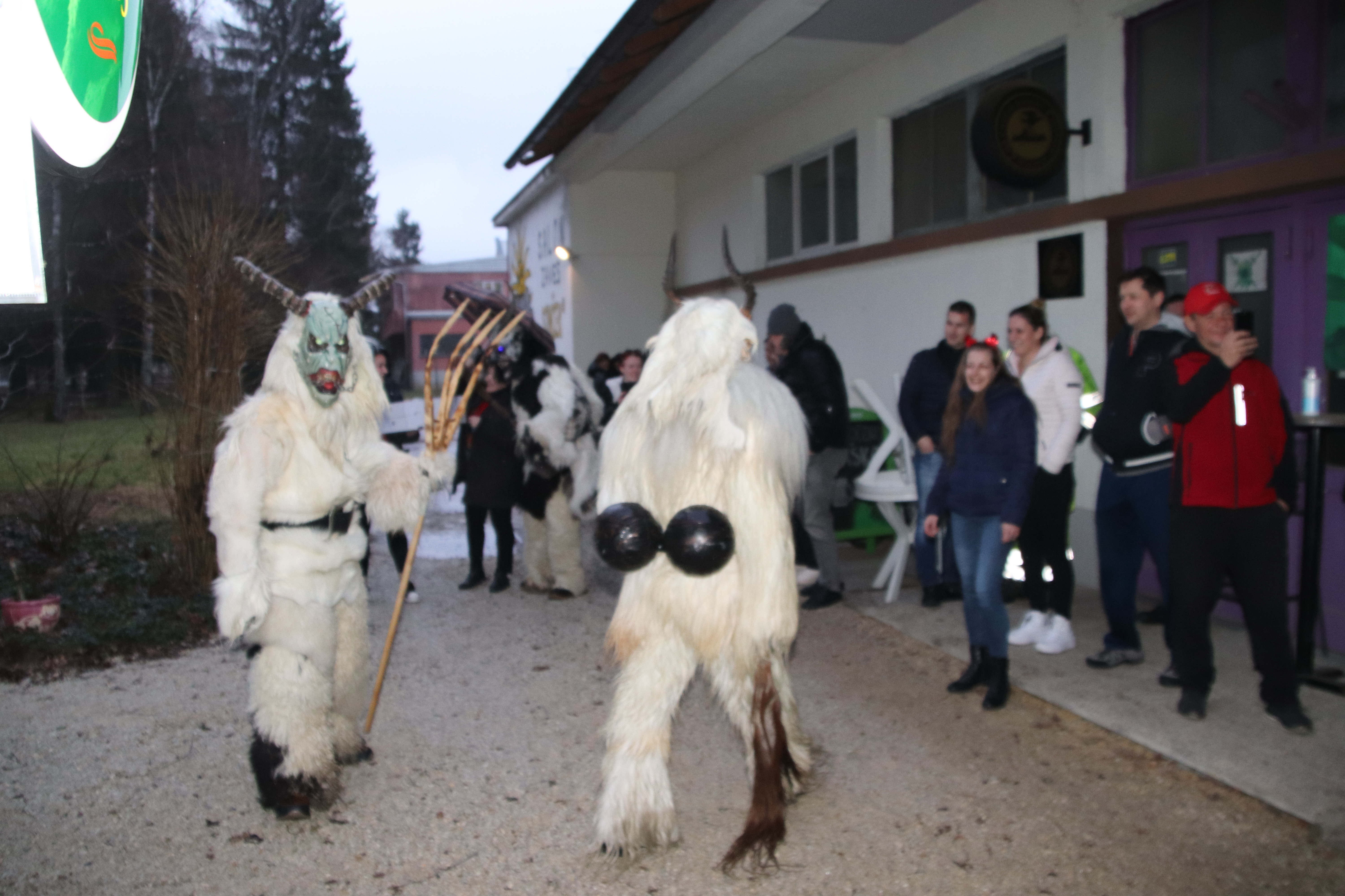 Kapelski krampusi na obisku