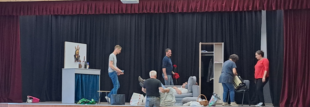 Komedija gostovala tudi v Pišecah in Kapelah