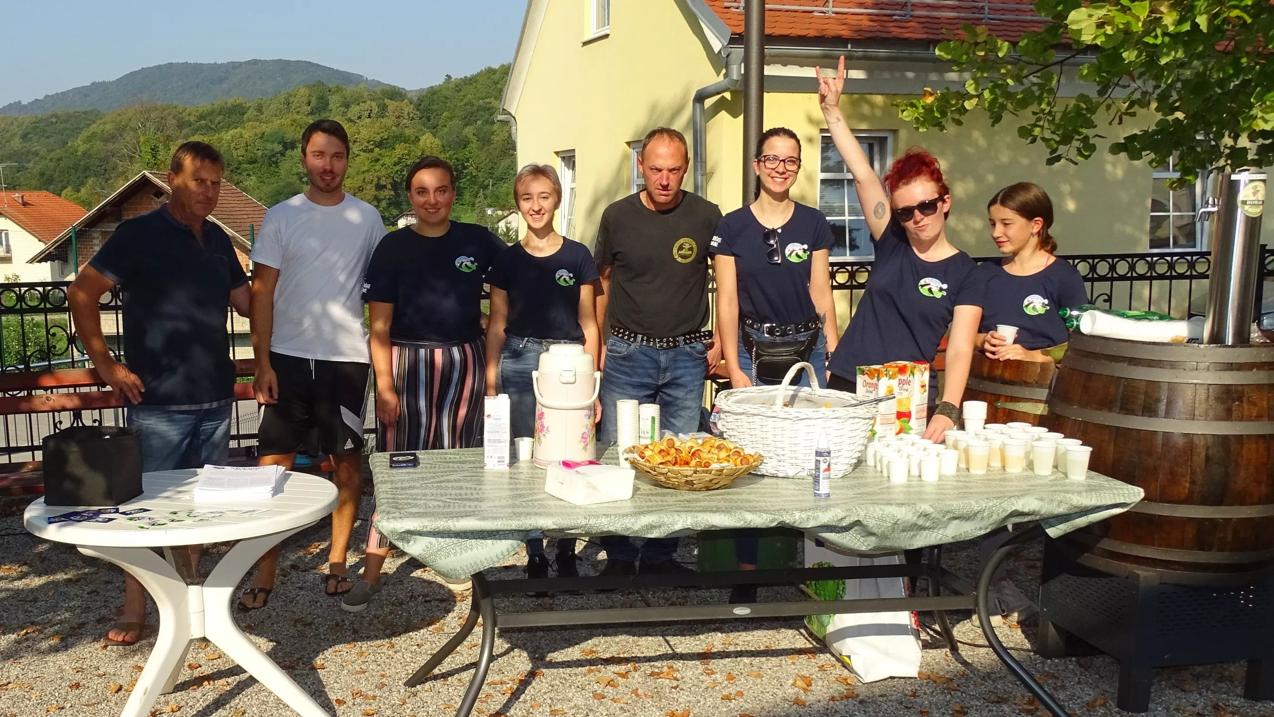 Nedeljska pogostitev