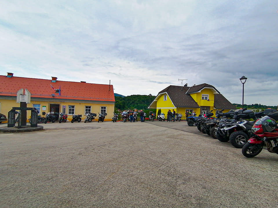 Pomagali smo na žegnanju konjev