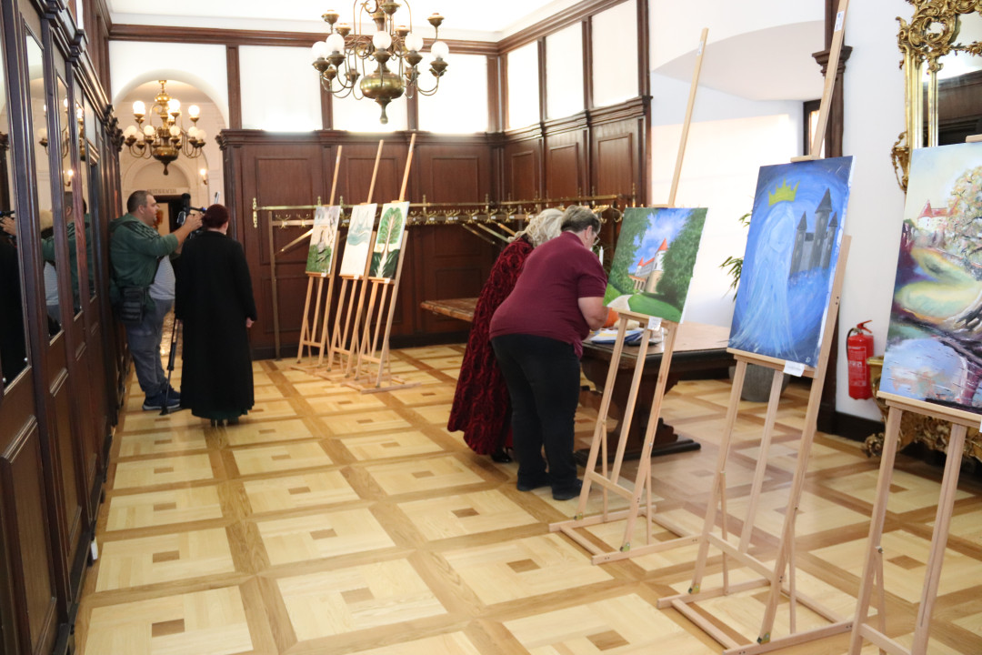 Razstavljenih 29 del v različnih tehnikah