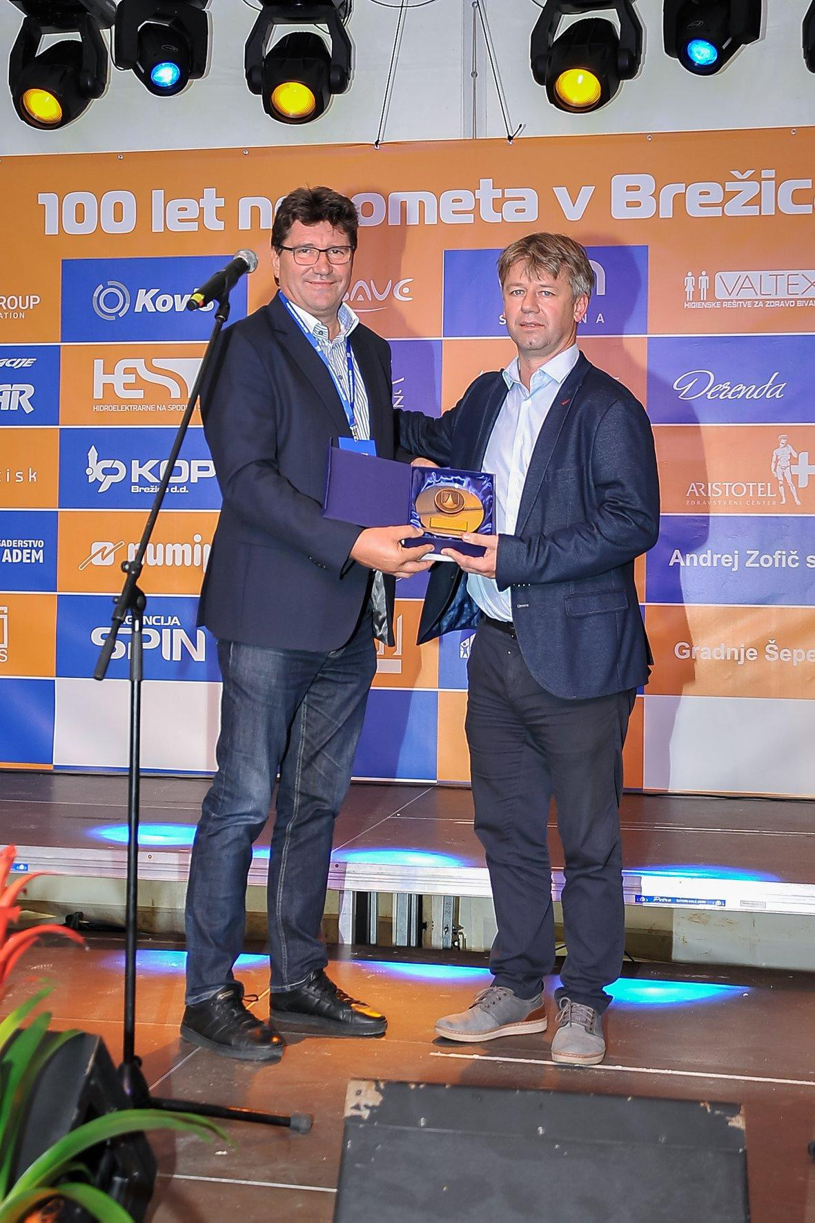 100 let igranja nogometa v Brežicah