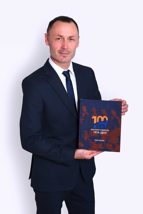 Izšla naša knjiga 100 let nogometa v Brežicah