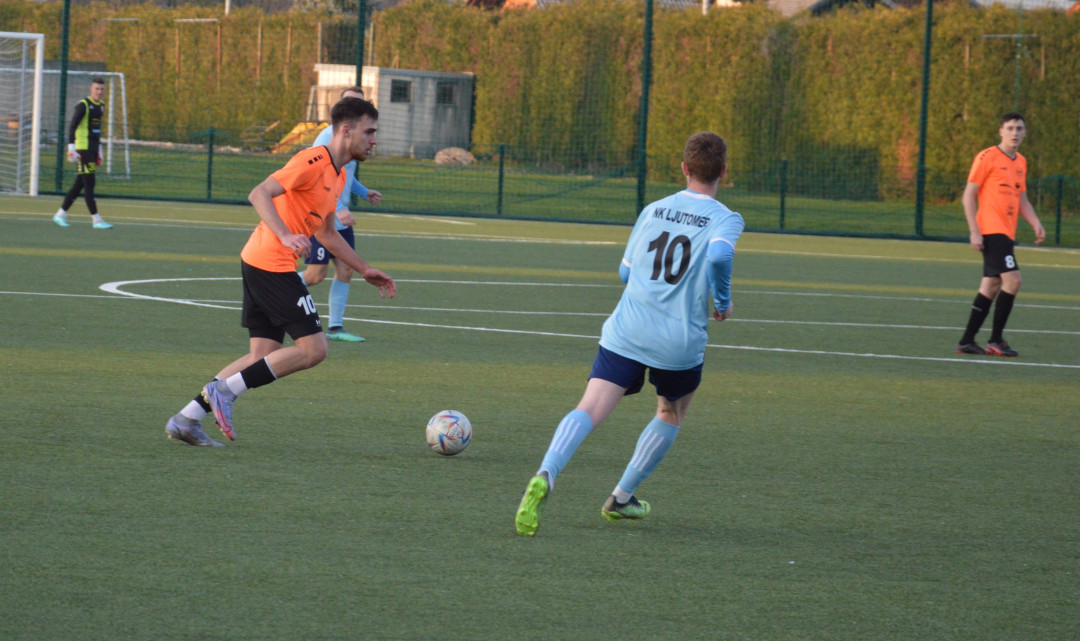 Pred mikrofonom zimski povratnik v brežiški dres, Jan Klarič.