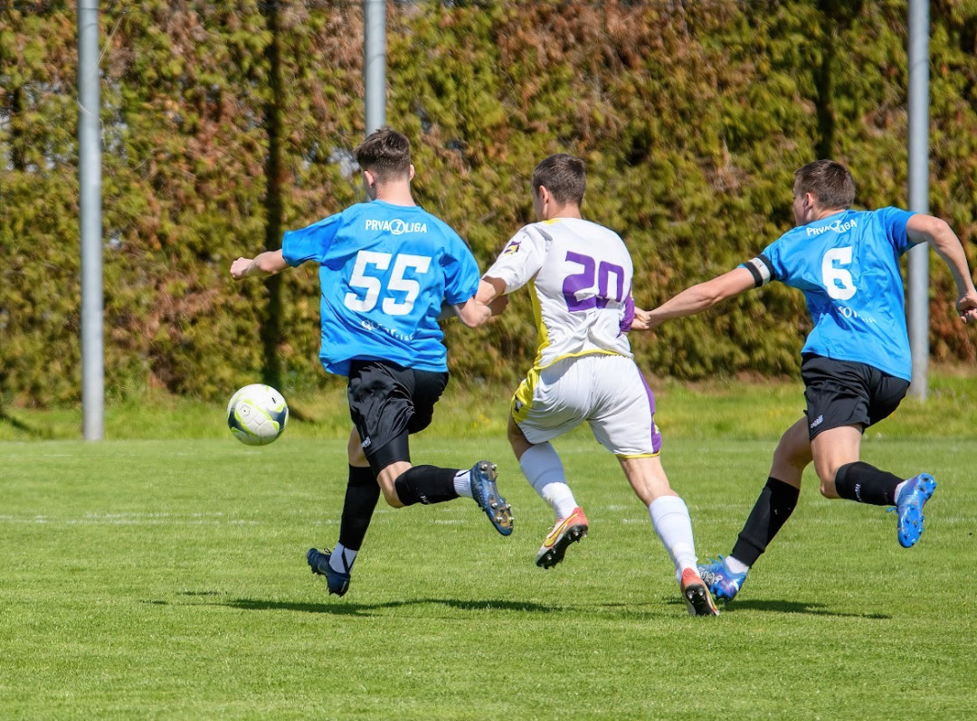 Velikonočni vikend gostovanj za nogometno šolo.