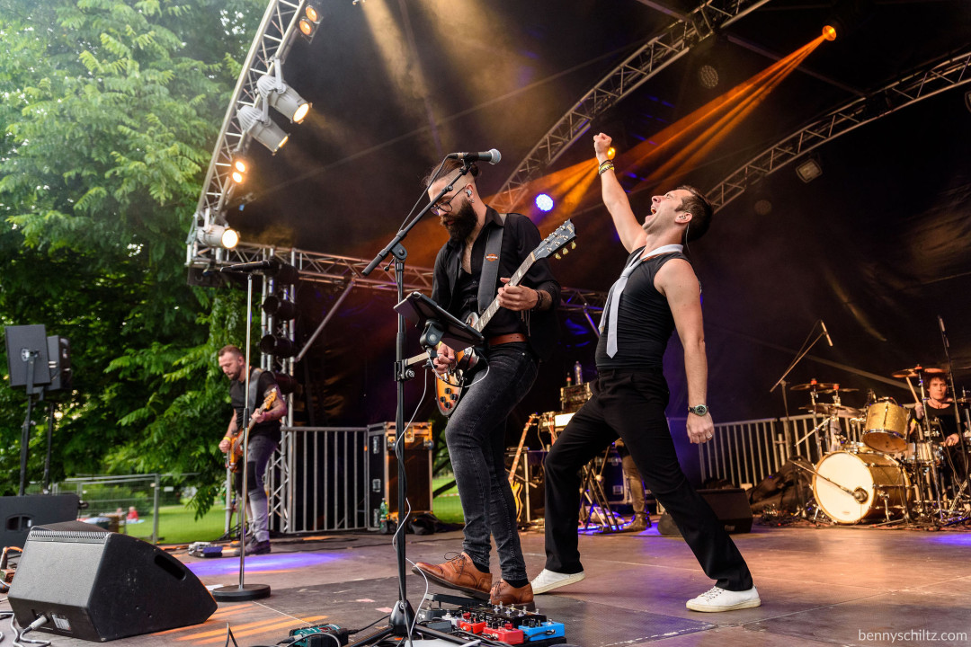 Feel - Robbie Williams Tribute