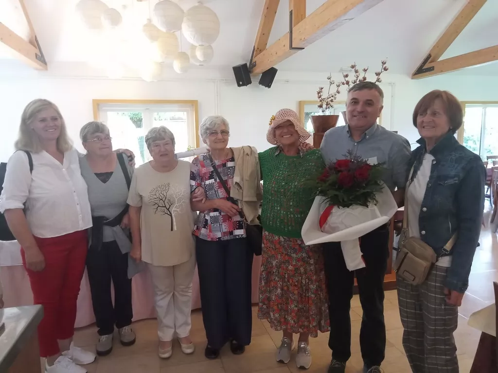 Župan Robert Zagorc je prišel s šopkom za jubilantko, ki je ni na tej sliki.