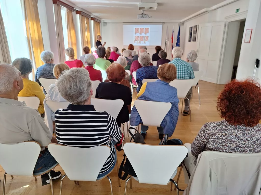 O okvarah sluha in rehabilitaciji