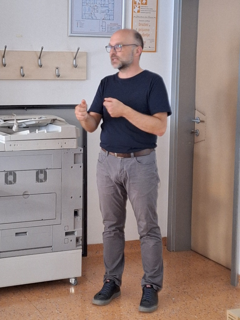 O sluhu in okvarah le tega tudi v Sevnici