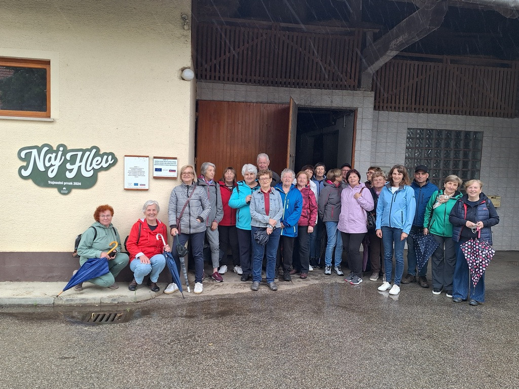 Tudi na Žnideršičevi kmetiji se nas je zbralo veliko.