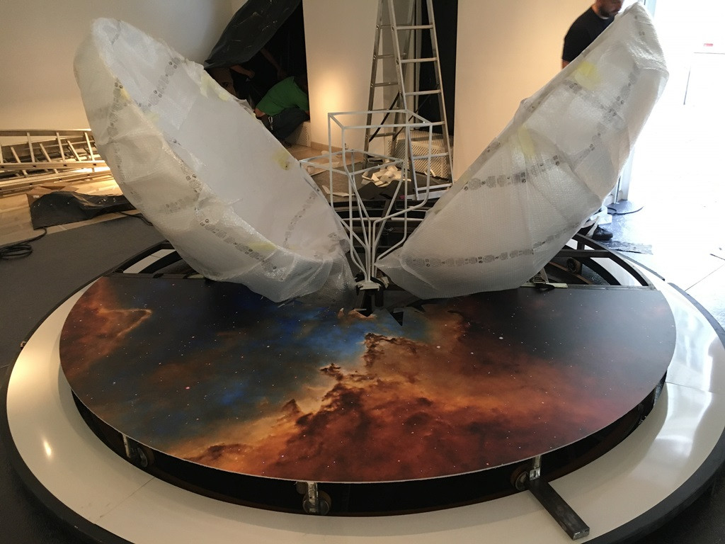 Gledališki objekti - Razpoka v kozmičnem jajcu