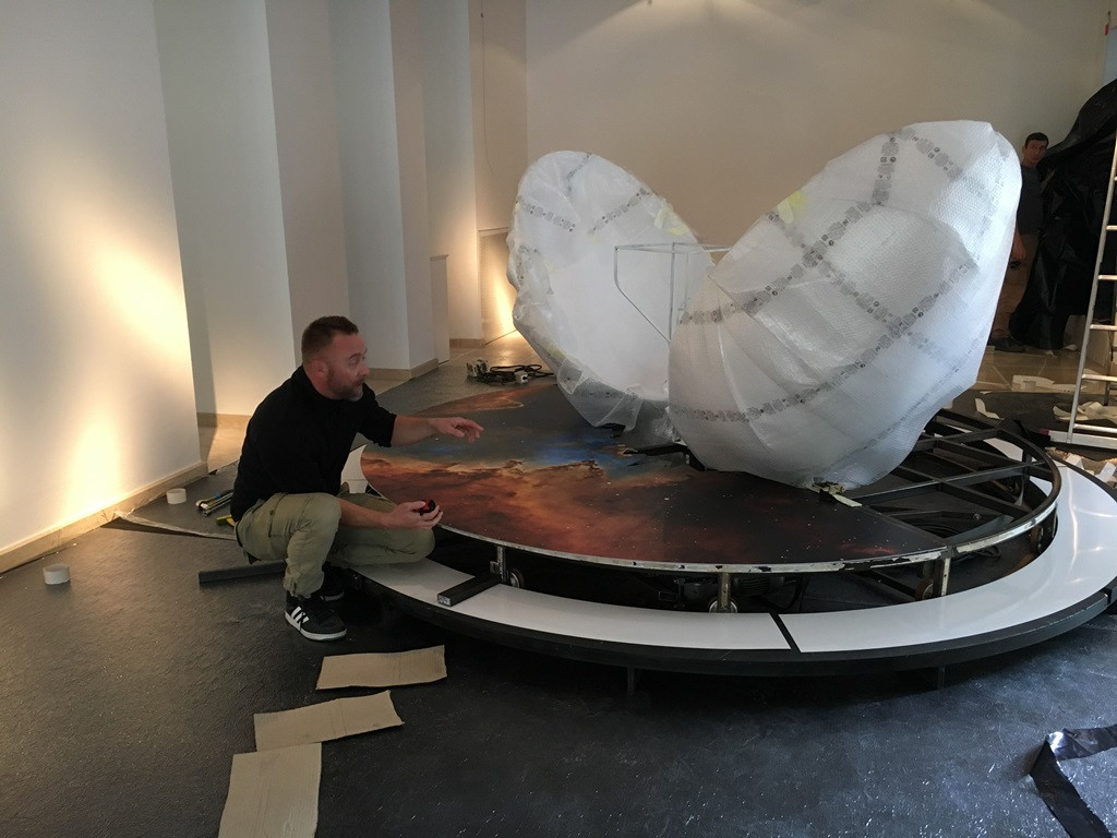 Gledališki objekti - Razpoka v kozmičnem jajcu