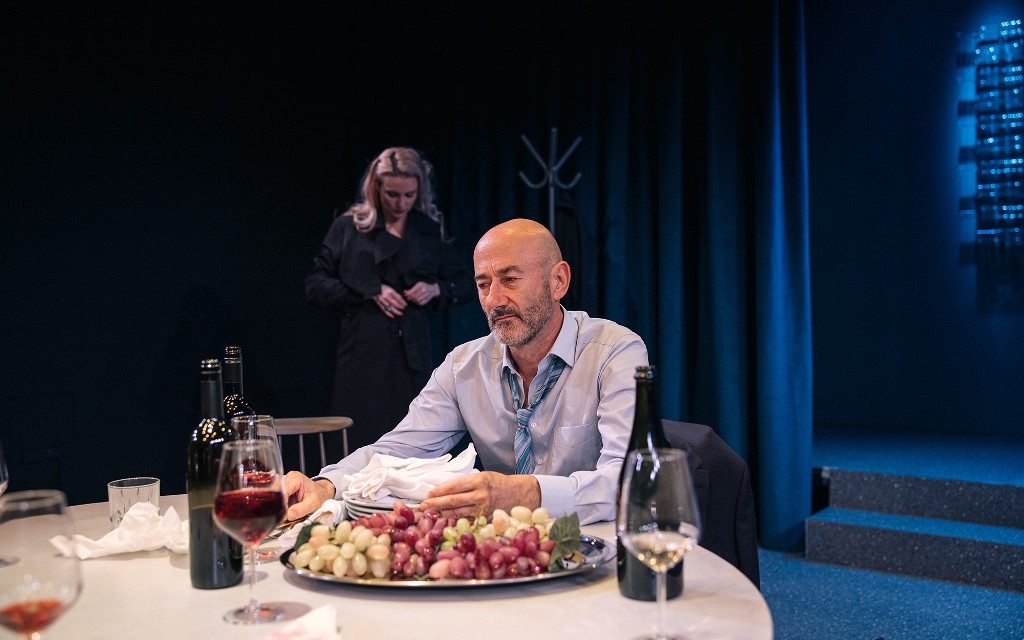 Le zaljubiti se ne smemo