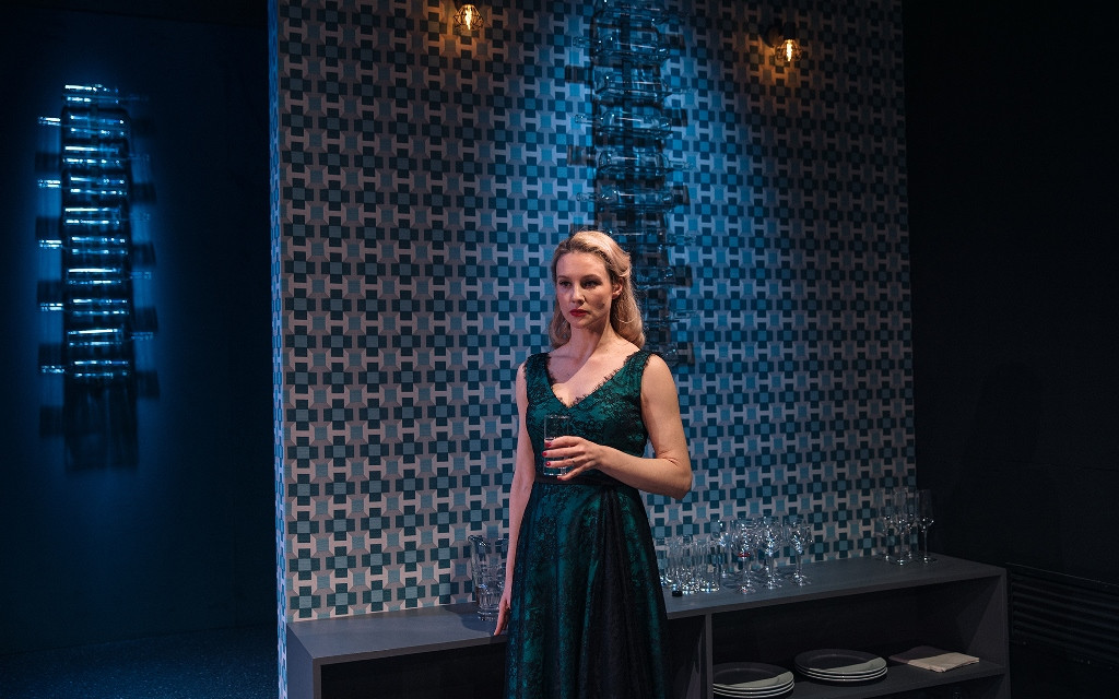 Le zaljubiti se ne smemo