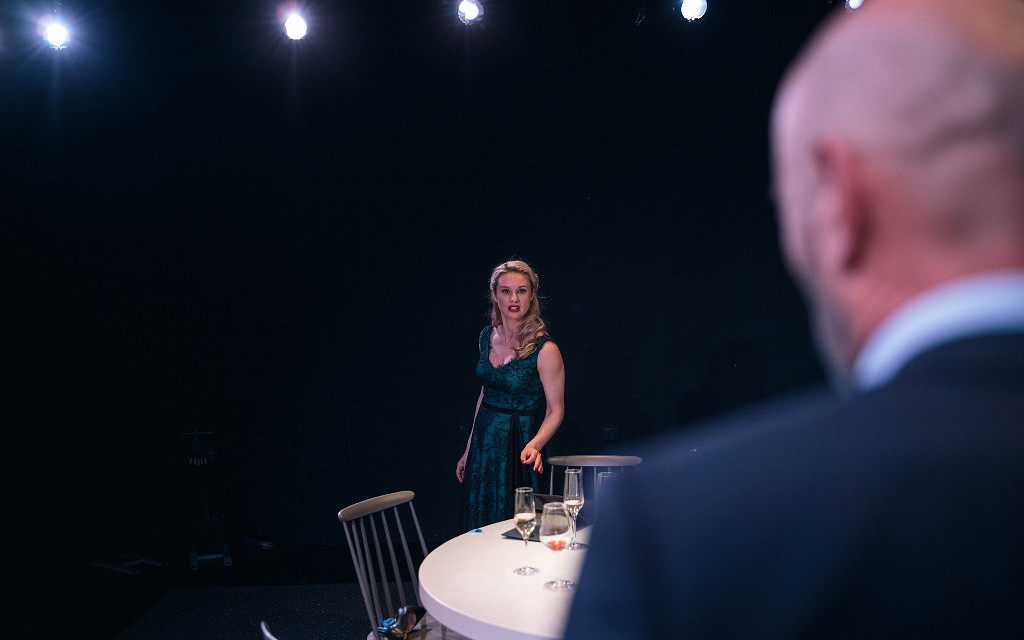 Le zaljubiti se ne smemo