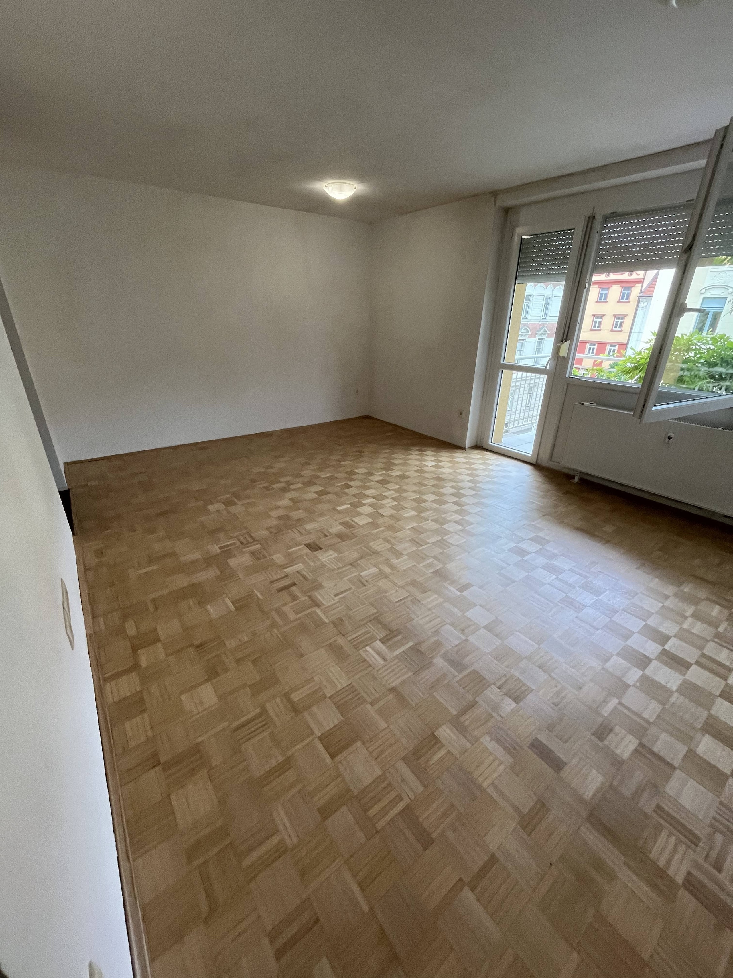 Delna zamenjava in obnova lamelnega parketa UL