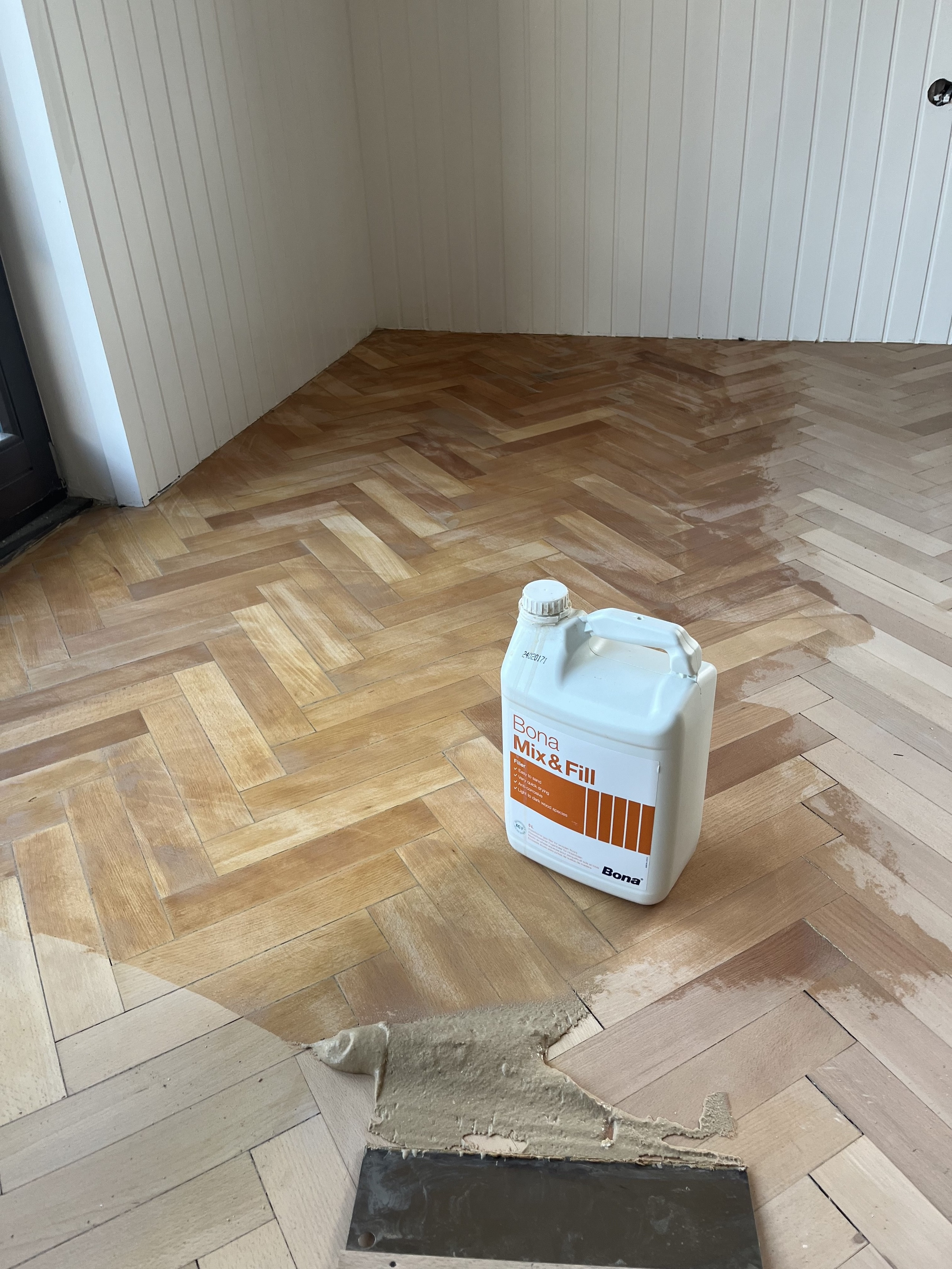 Obnova bukovega parketa DP