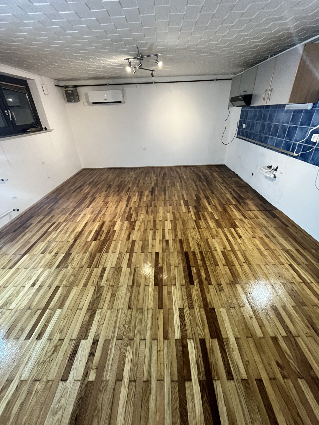 Obnova hrastovega parketa po poplavah LN