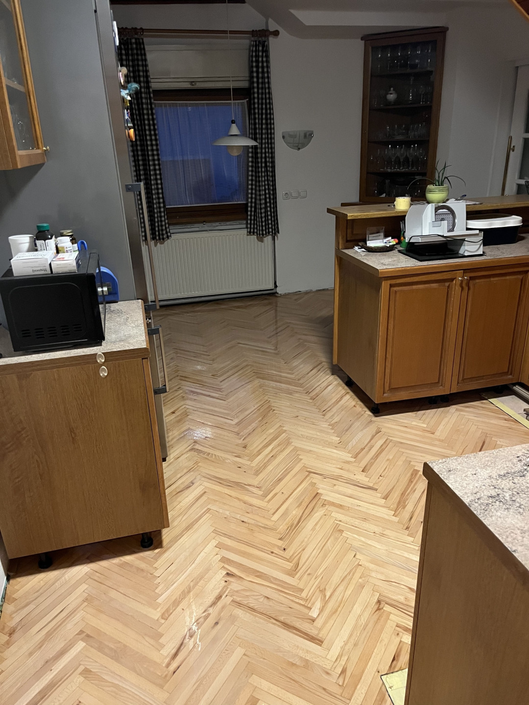 Obnova jesenovega parketa v kuhinji LB