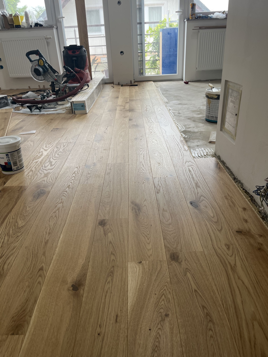 Polaganje gotovega parketa in vgradnja stopnic TL