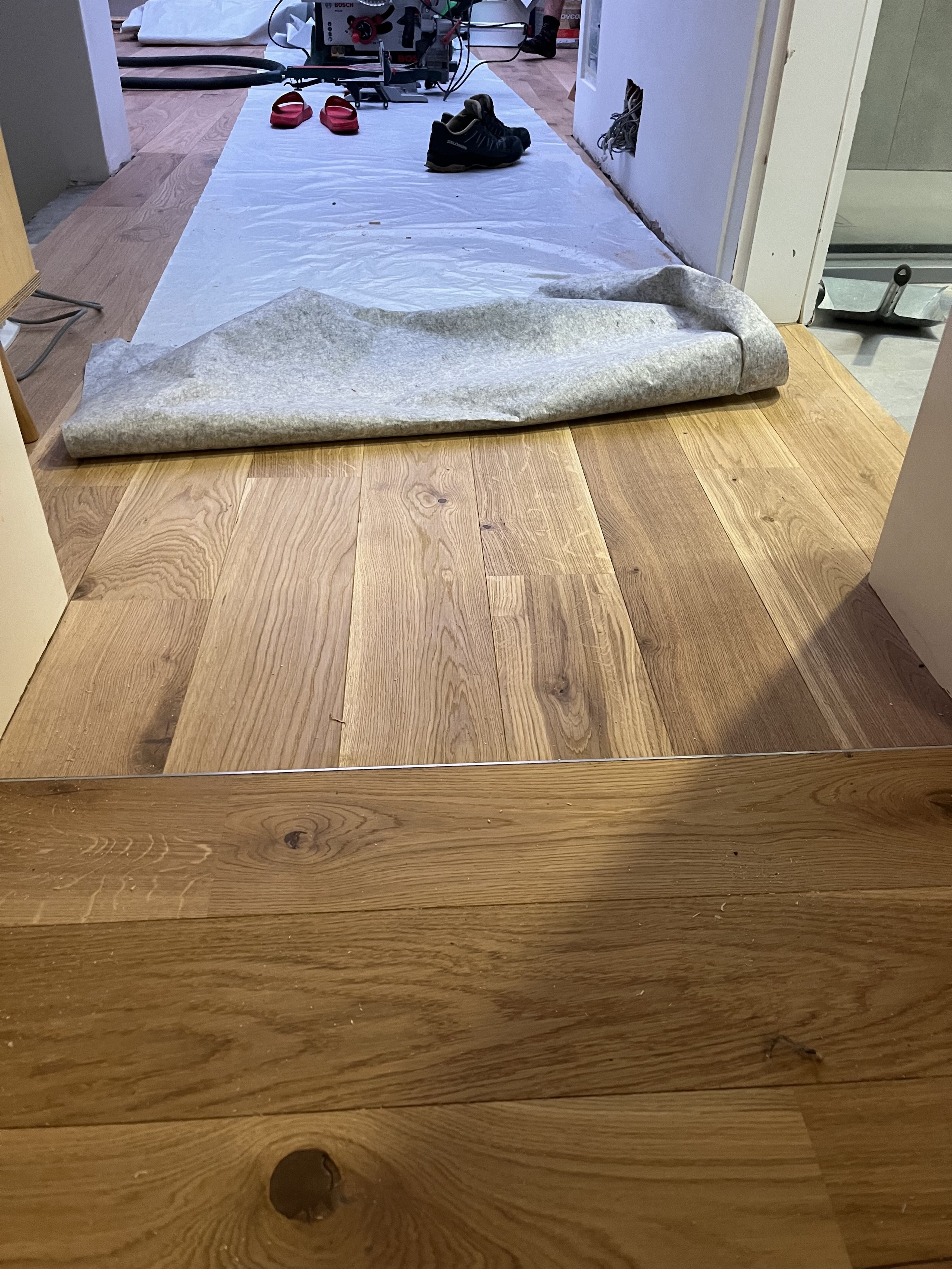 Polaganje gotovega parketa in vgradnja stopnic TL