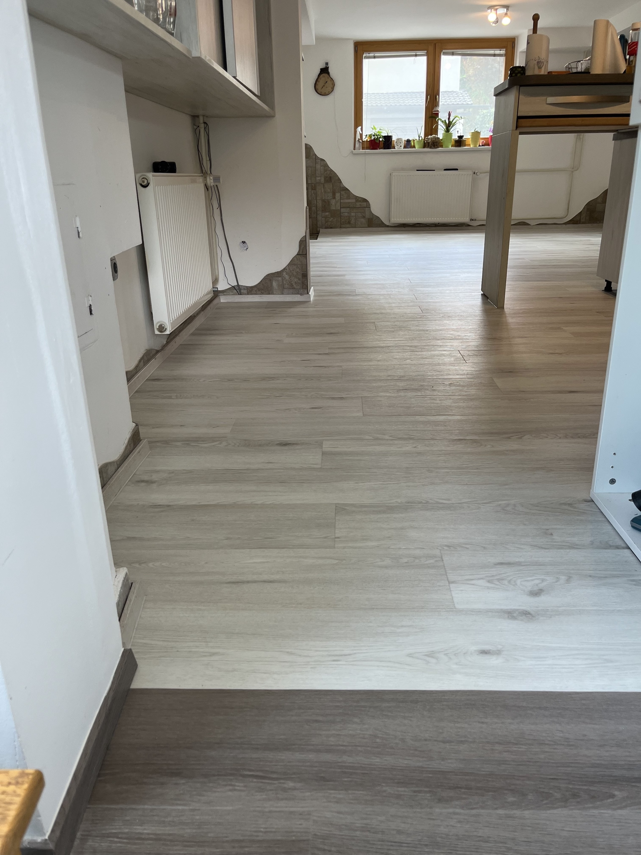 Polaganje lepljenga vinila JL