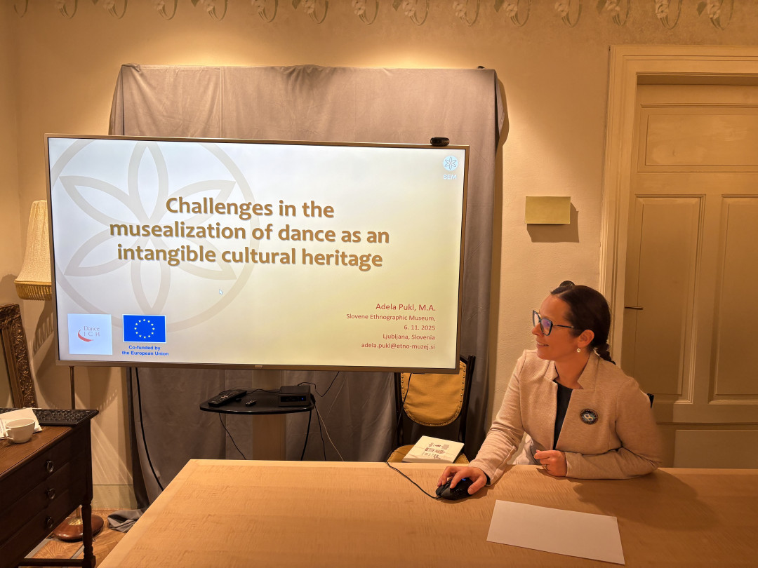 Interaktivne razstave in digitalna kuracija nesnovne kulturne dediščine v muzejih