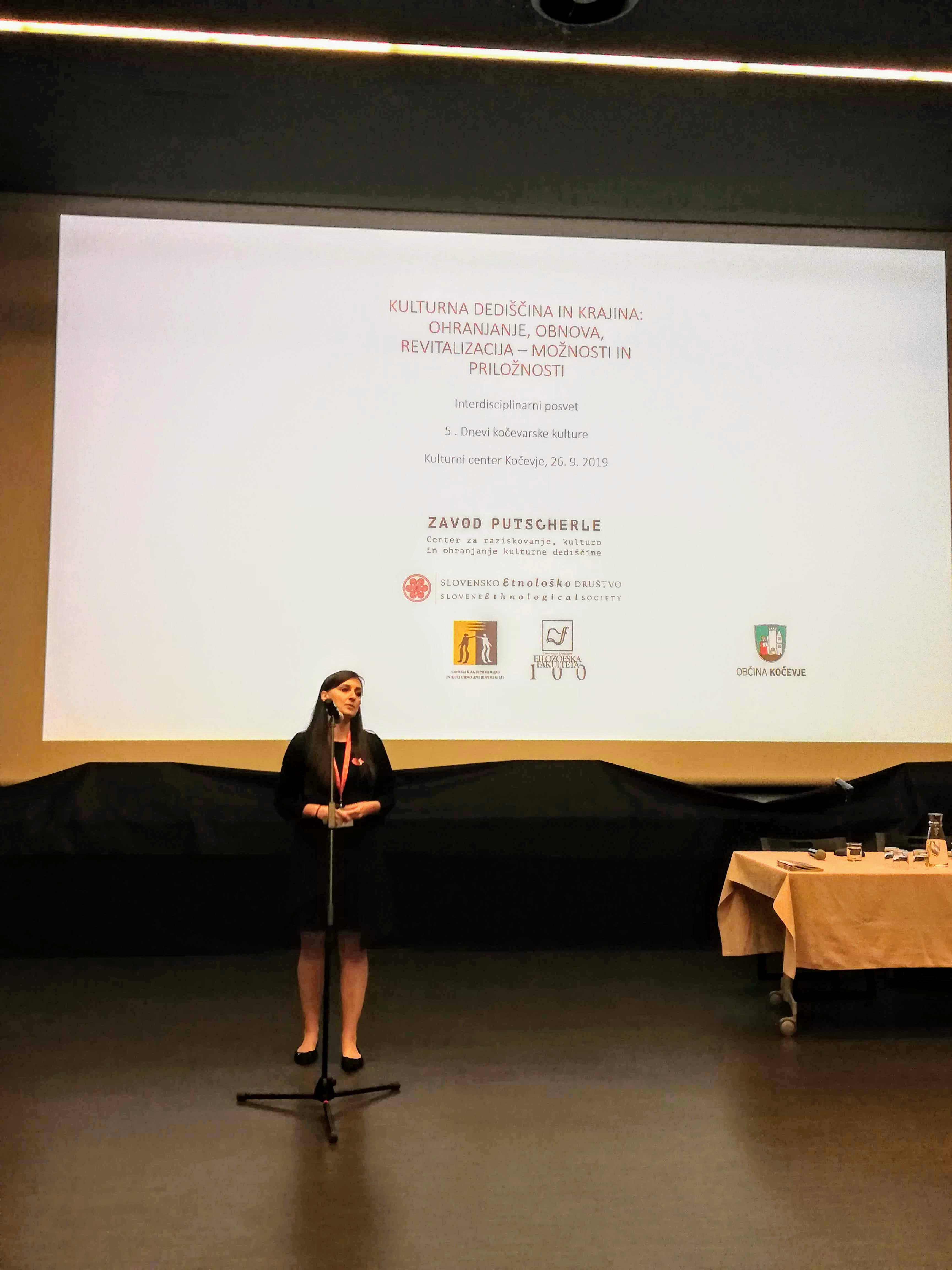 Dr. Anja Moric, uvodni nagovor_Kulturna dediščina in krajina: ohranjanje, obnova, revitalizacija - možnosti in priložnosti. Foto: Zora Slivnik.