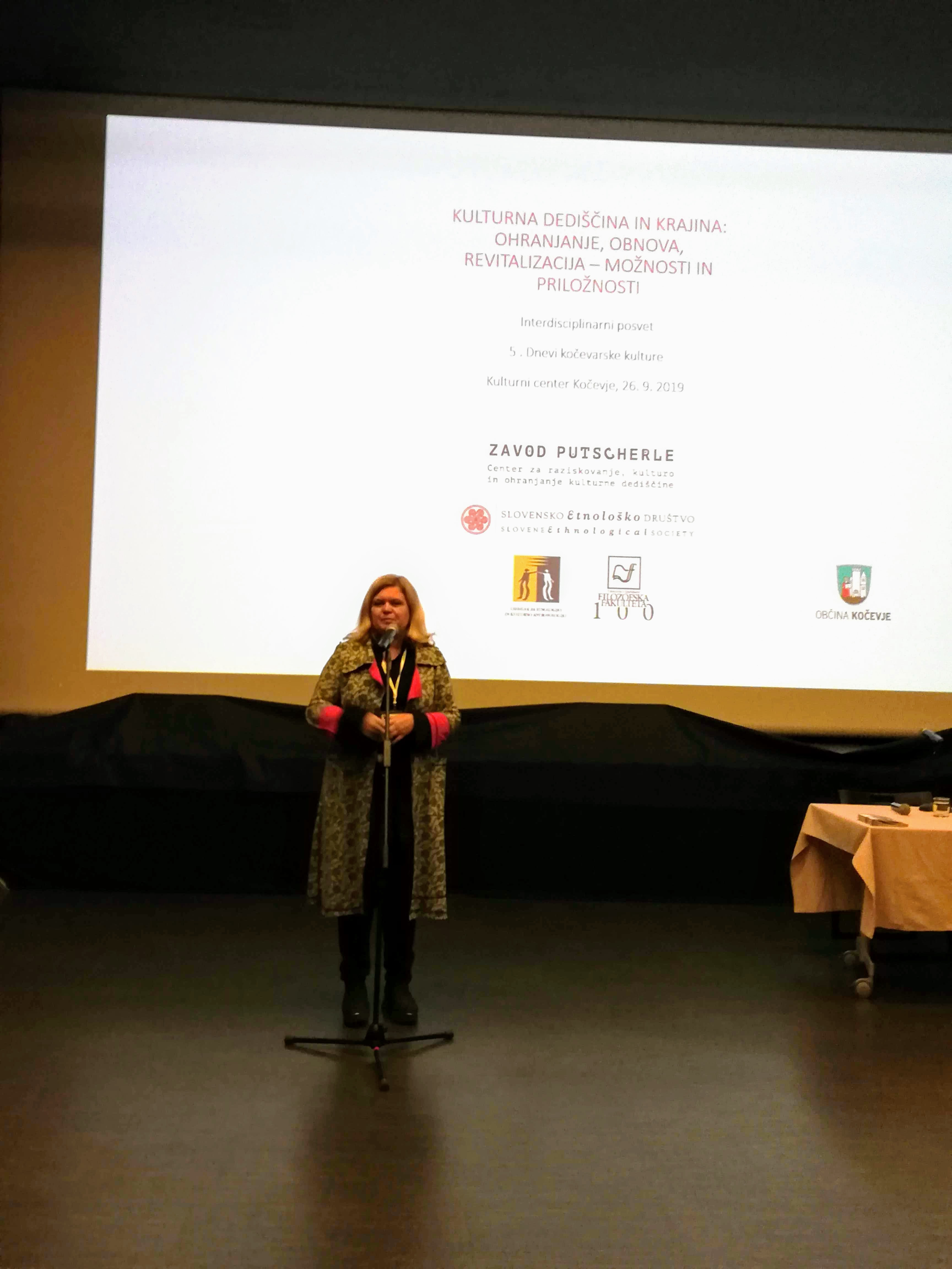 Alenka Černelič Krošelj, uvodni nagovor_Kulturna dediščina in krajina: ohranjanje, obnova, revitalizacija - možnosti in priložnosti. Foto: Zora Slivnik.