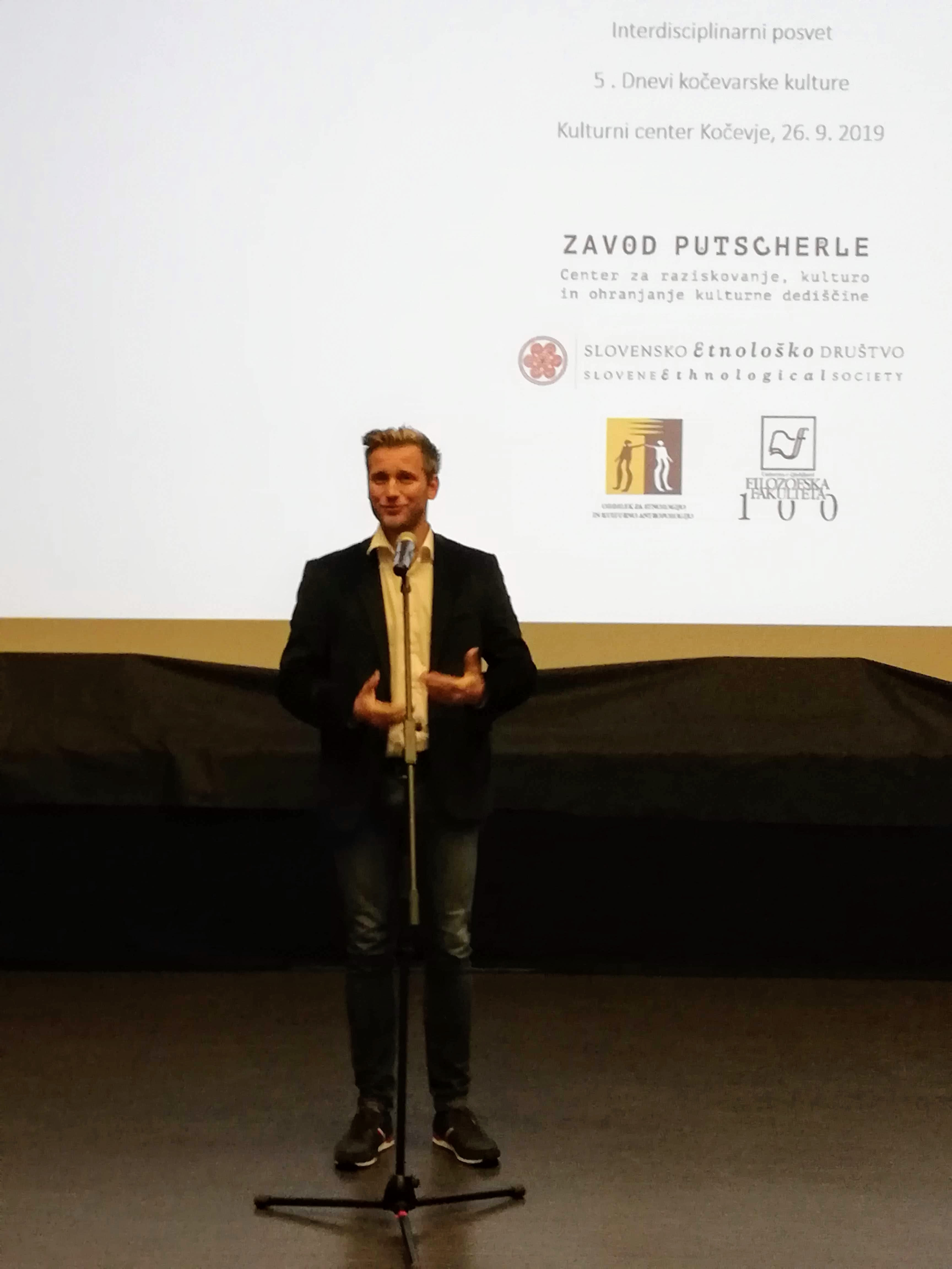 Podžupan Gregor Košir, uvodni nagovor_Kulturna dediščina in krajina: ohranjanje, obnova, revitalizacija - možnosti in priložnosti. Foto: Zora Slivnik.