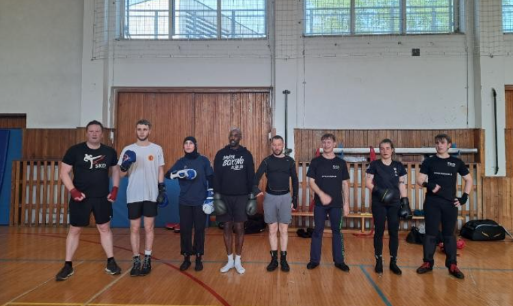 Mednarodna športna izmenjava okrepila vezi med slovenskimi Savate klub Domžale in francoskimi SFG Savate borci