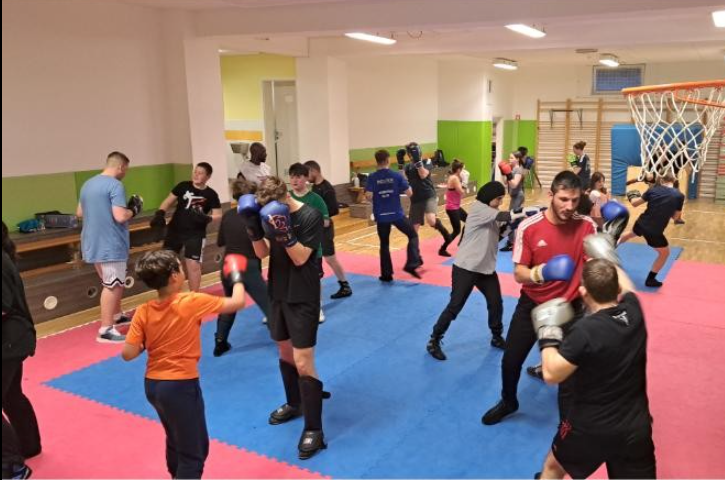 Mednarodna športna izmenjava okrepila vezi med slovenskimi Savate klub Domžale in francoskimi SFG Savate borci