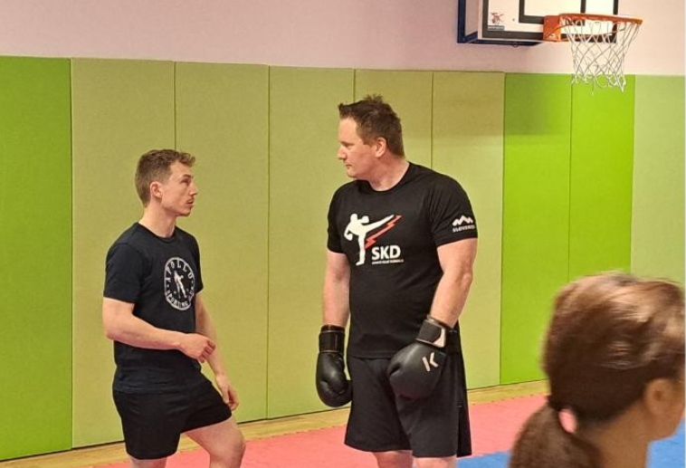 Mednarodna športna izmenjava okrepila vezi med slovenskimi Savate klub Domžale in francoskimi SFG Savate borci