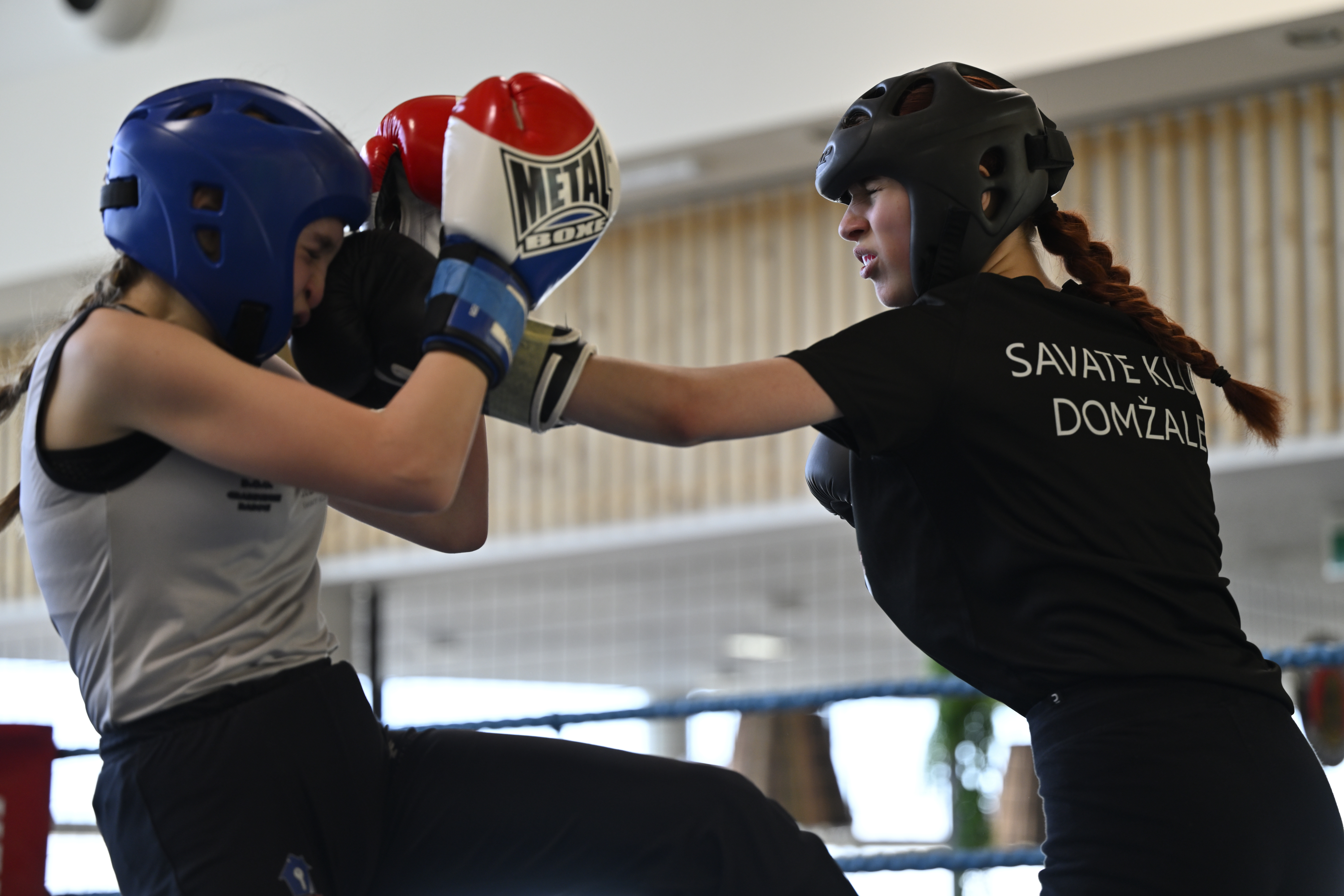 Savate dokazuje: borilne veščine so za vsako žensko – naše tekmovalke zasijale v Trstu