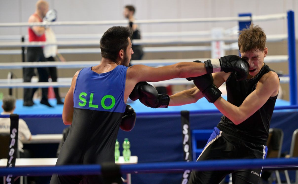 Slovenska savate reprezentanca navdušila na svetovnem članskem prvenstvu 2024 prvič v Sloveniji
