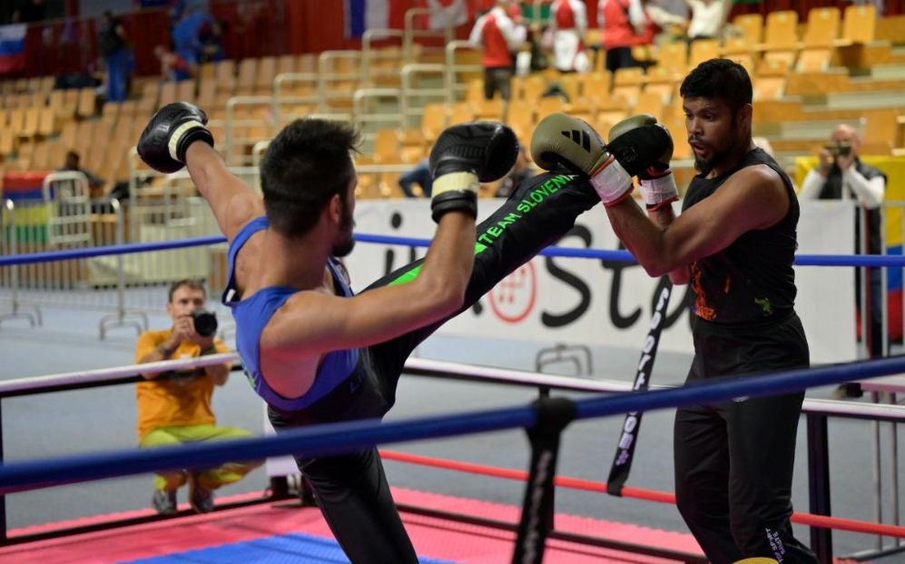 Slovenska savate reprezentanca navdušila na svetovnem članskem prvenstvu 2024 prvič v Sloveniji