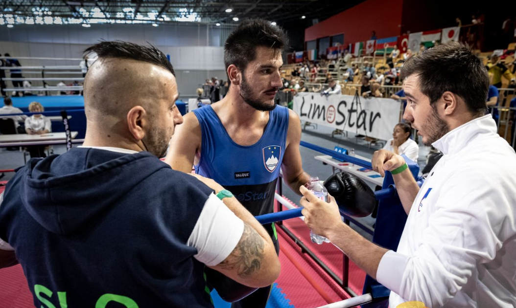 Slovenska savate reprezentanca navdušila na svetovnem članskem prvenstvu 2024 prvič v Sloveniji