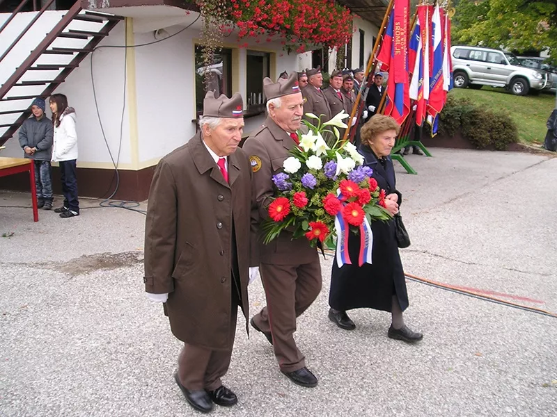 Pohod po poteh Brežiške čete 2011