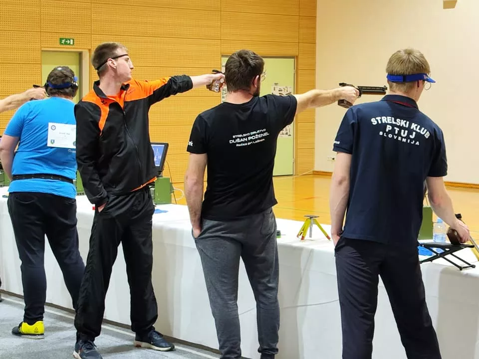 LARA ZORKO DRŽAVNA PRVAKINJA, GREGOR KUHAR USTRELIL 570 KROGOV IN V FINALU, ČLANI EKIPNO 3., URŠKA GMAJNIČ V FINALU!