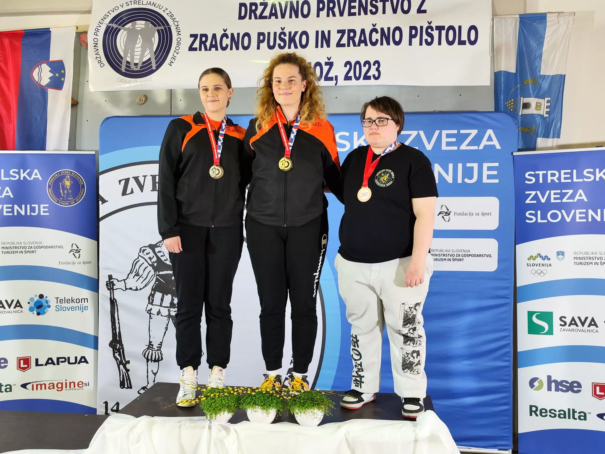 LARA ZORKO DRŽAVNA PRVAKINJA, GREGOR KUHAR USTRELIL 570 KROGOV IN V FINALU, ČLANI EKIPNO 3., URŠKA GMAJNIČ V FINALU!