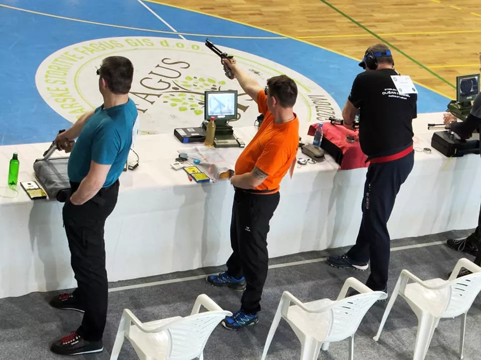 LARA ZORKO DRŽAVNA PRVAKINJA, GREGOR KUHAR USTRELIL 570 KROGOV IN V FINALU, ČLANI EKIPNO 3., URŠKA GMAJNIČ V FINALU!