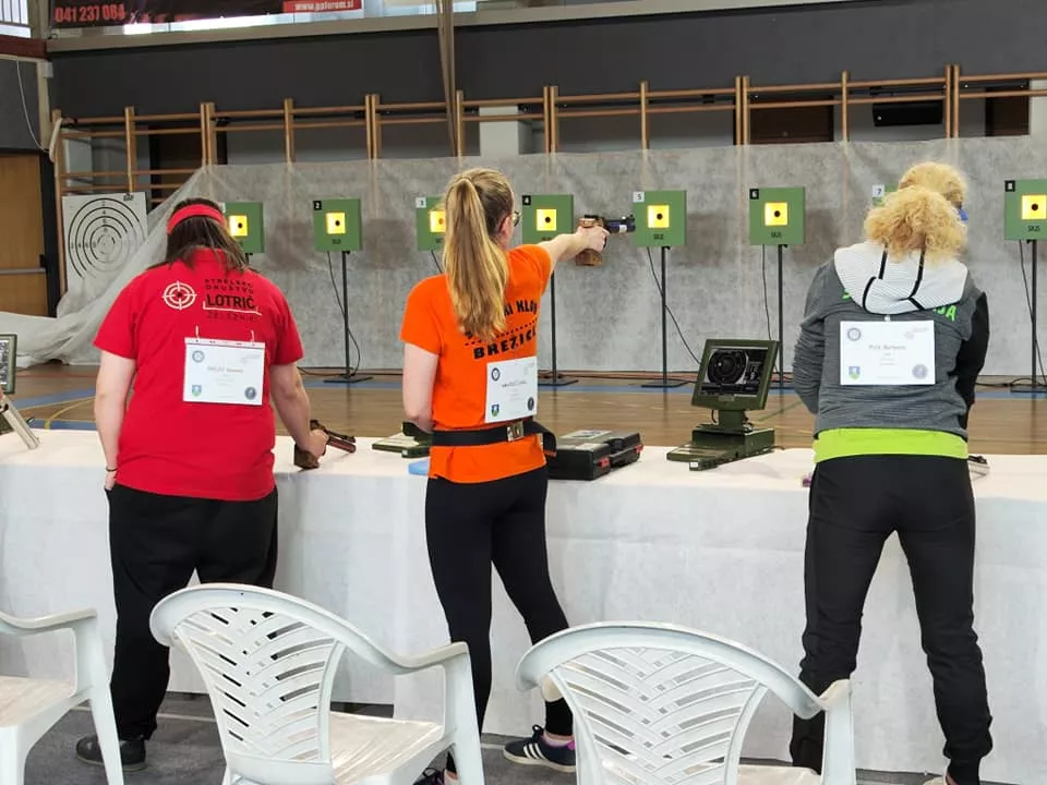 LARA ZORKO DRŽAVNA PRVAKINJA, GREGOR KUHAR USTRELIL 570 KROGOV IN V FINALU, ČLANI EKIPNO 3., URŠKA GMAJNIČ V FINALU!