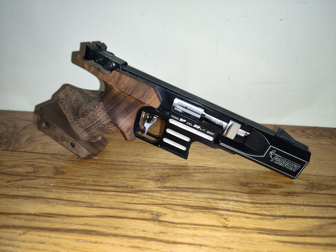 MK hitrostrelna pištola