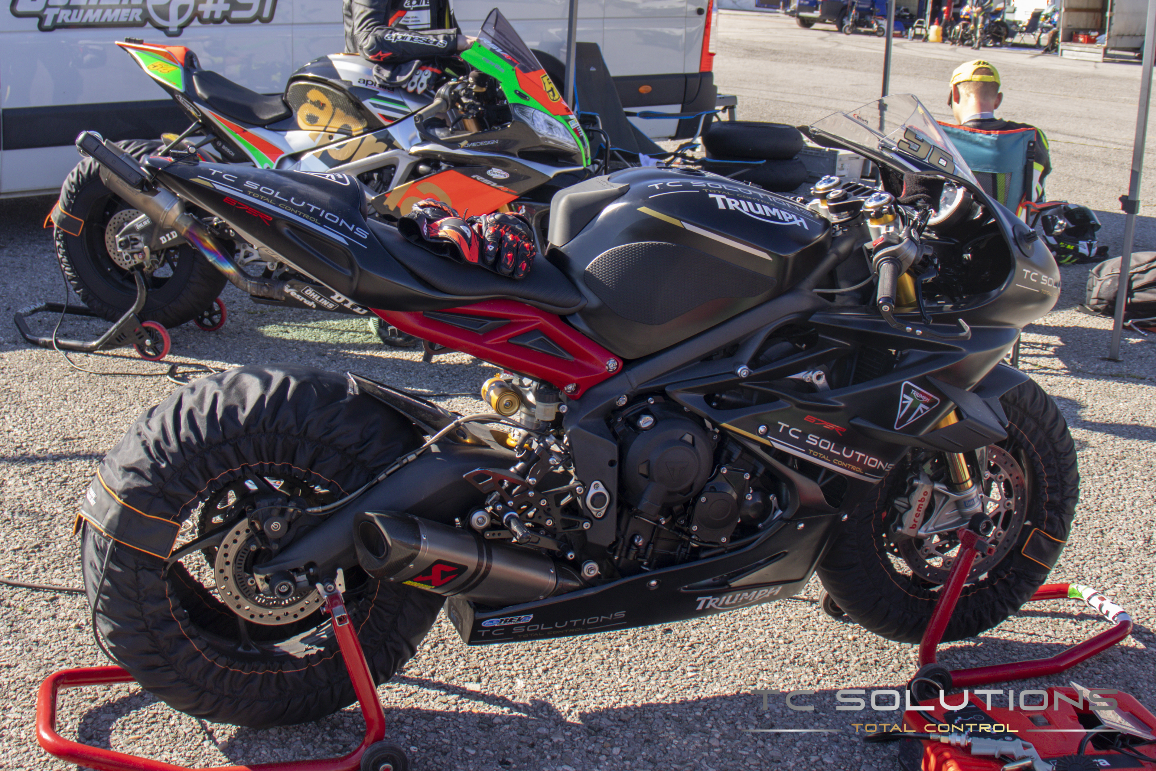 Tank extansion for triump motorcycles