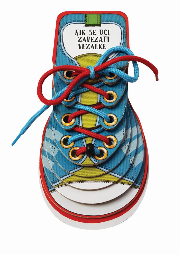 Nik se uči zavezati vezalke