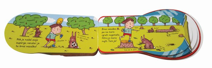 Nik se uči zavezati vezalke