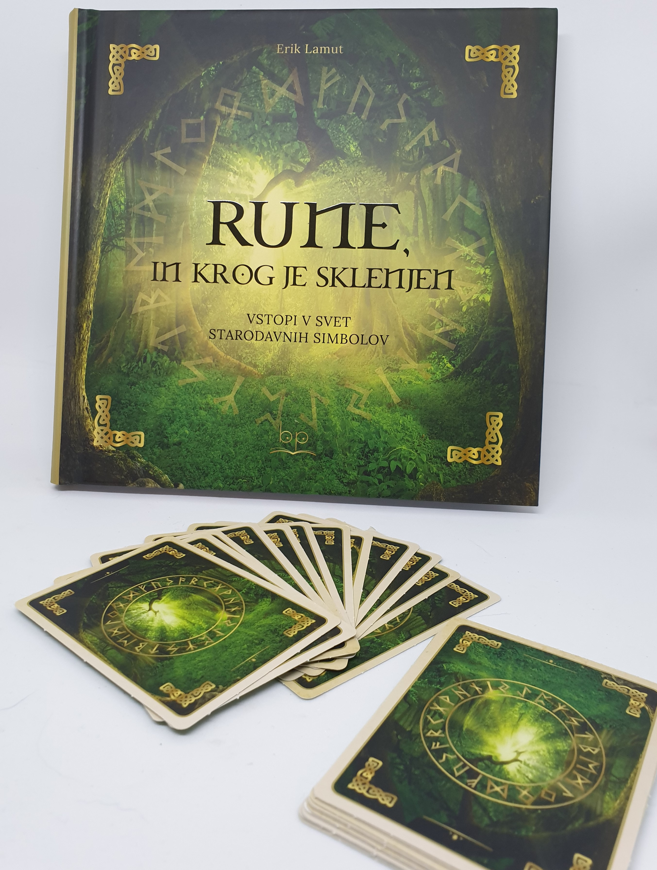 RUNE, in krog je sklenjen