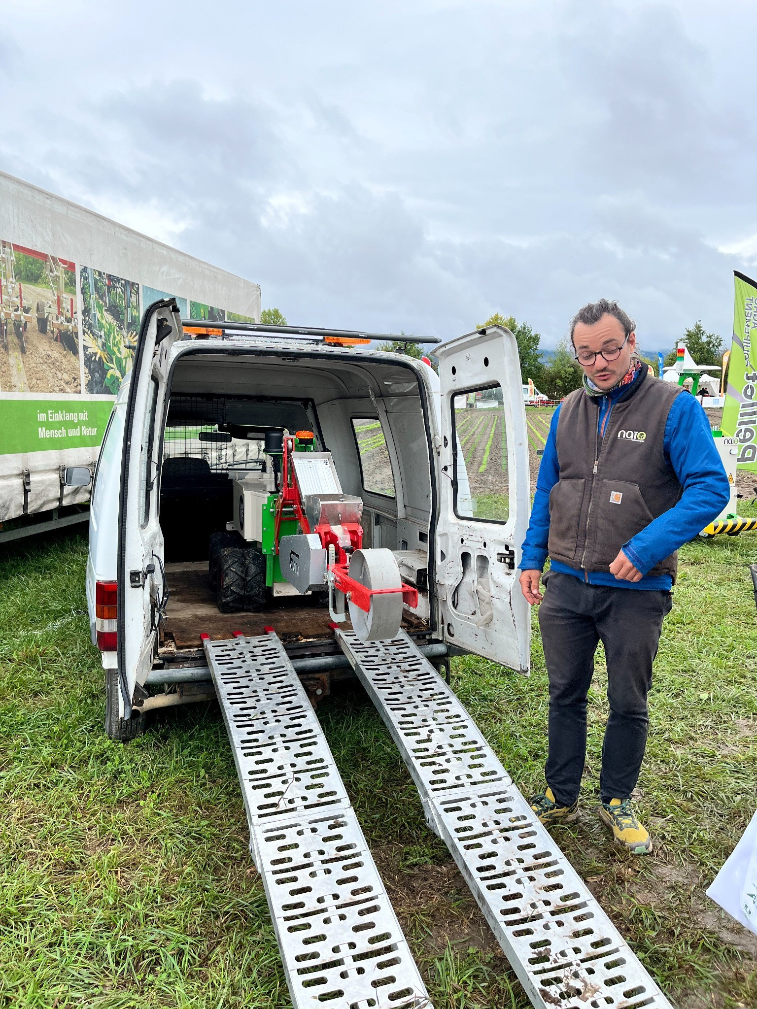 Avtonomni roboti v realnem okolju