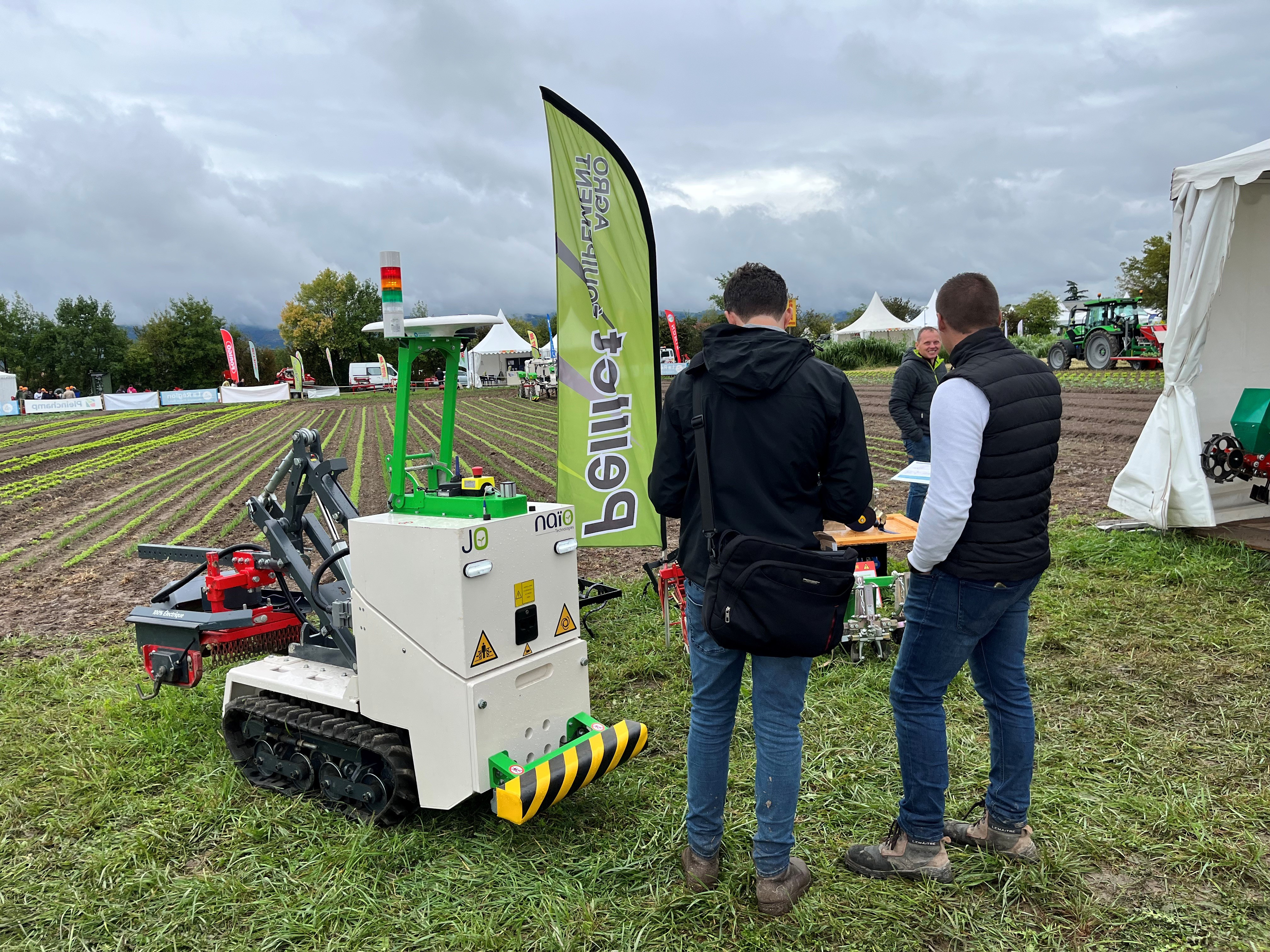 Avtonomni roboti v realnem okolju